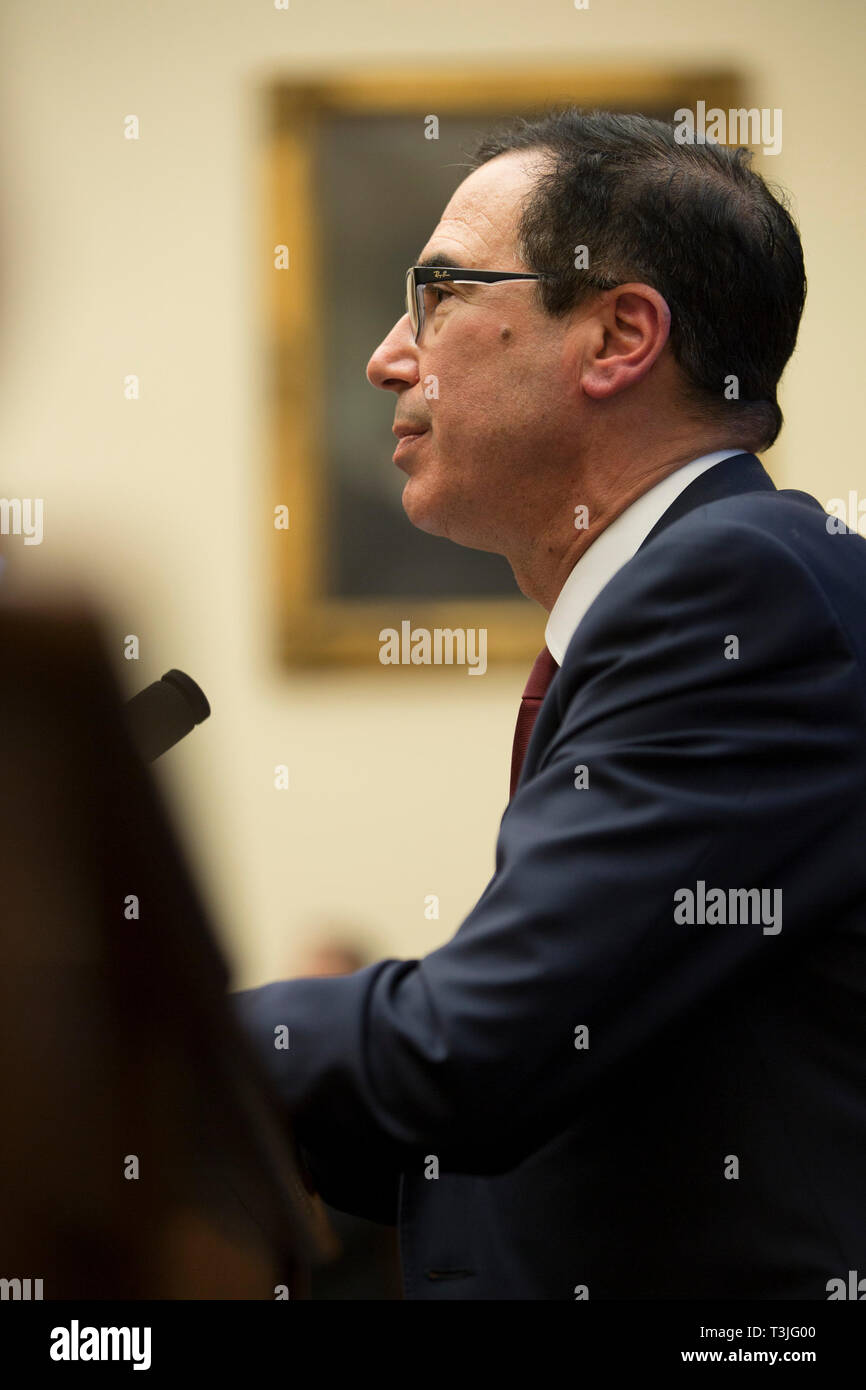 Secrétaire au Trésor des Etats-Unis Steven T. Mnuchin témoigne devant le Comité des services financiers de la Chambre sur la colline du Capitole à Washington, DC, le 9 avril 2019 en réponse à la demande des démocrates de la Chambre nous à nous sortir le Président Donald J. Trump's déclarations d'impôt. Credit : Stefani Reynolds/CNP | conditions dans le monde entier Banque D'Images