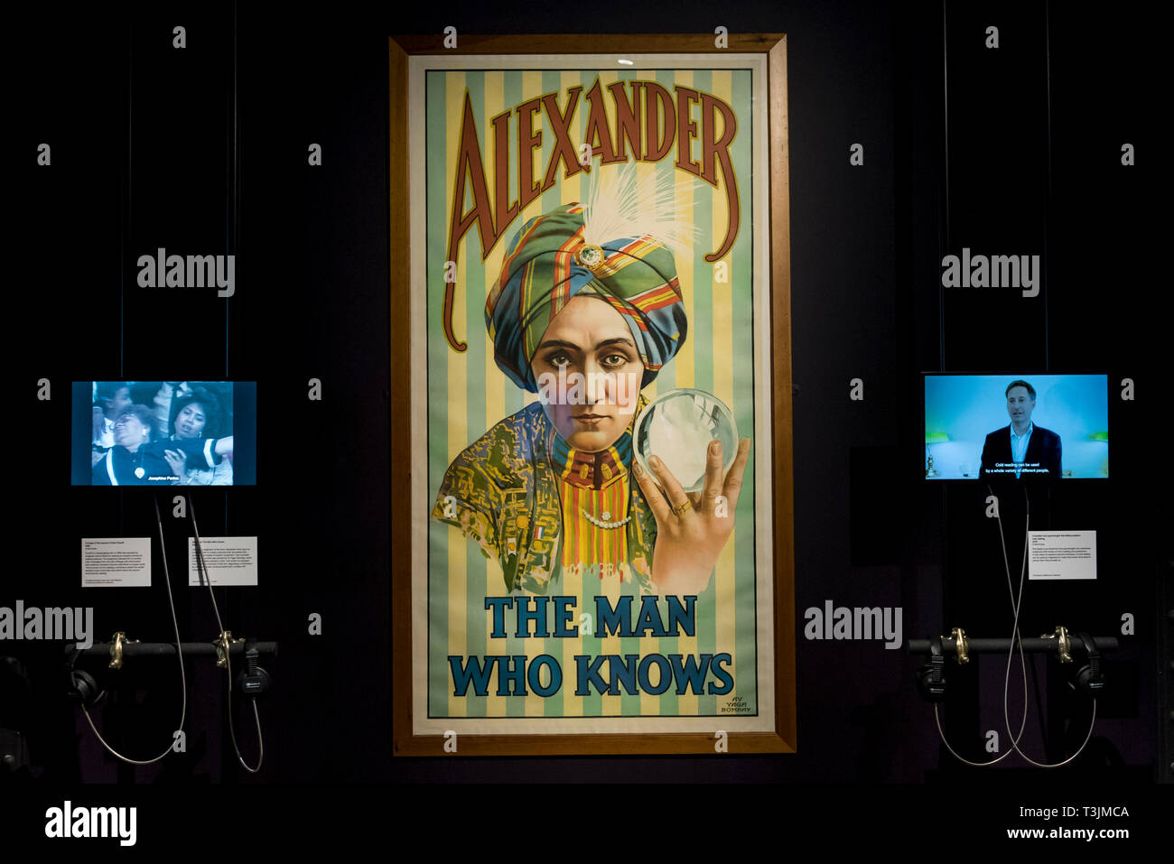 Londres, Royaume-Uni. 10 avr, 2019. Affiche promotionnelle pour 'Alexander, l'homme qui sait". Aperçu de 'Smoke et miroir : la psychologie de magic', une nouvelle exposition au Wellcome Collection et le premier à se concentrer sur la relation entre la magie et la psychologie. Exécutez l'exposition 11 avril au 15 septembre 2019. Crédit : Stephen Chung/Alamy Live News Banque D'Images