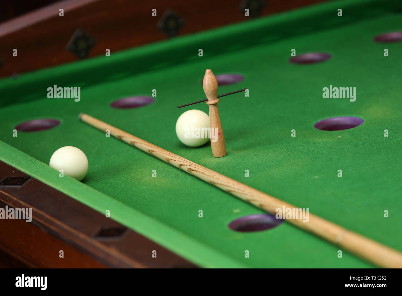 Vue générale d'une table de billard dans un pub à Bognor Regis, West Sussex, UK. Banque D'Images