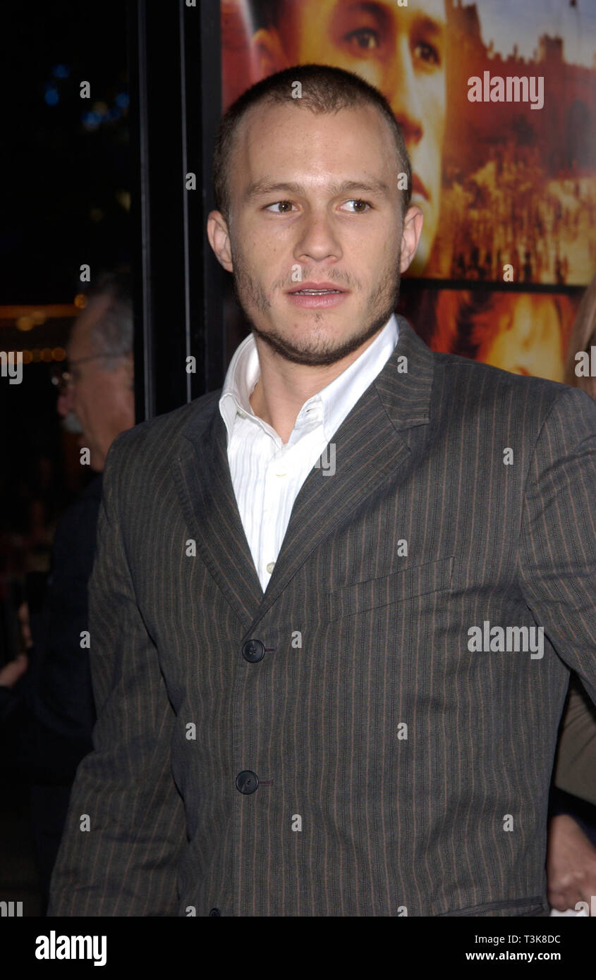 The Four Feathers 2002 Heath Ledger Banque De Photographies Et D images the-four-feathers-2002-heath-ledger-banque-de-photographies-et-d-images