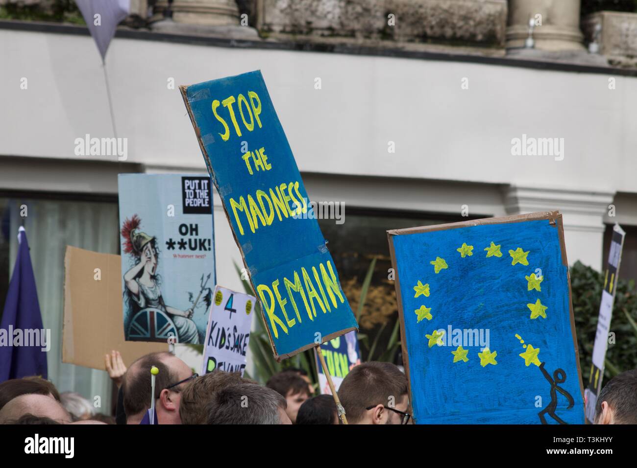 Arrêter la folie bannière à mettre aux gens de protestation à Londres le 23 mars 2019 Banque D'Images