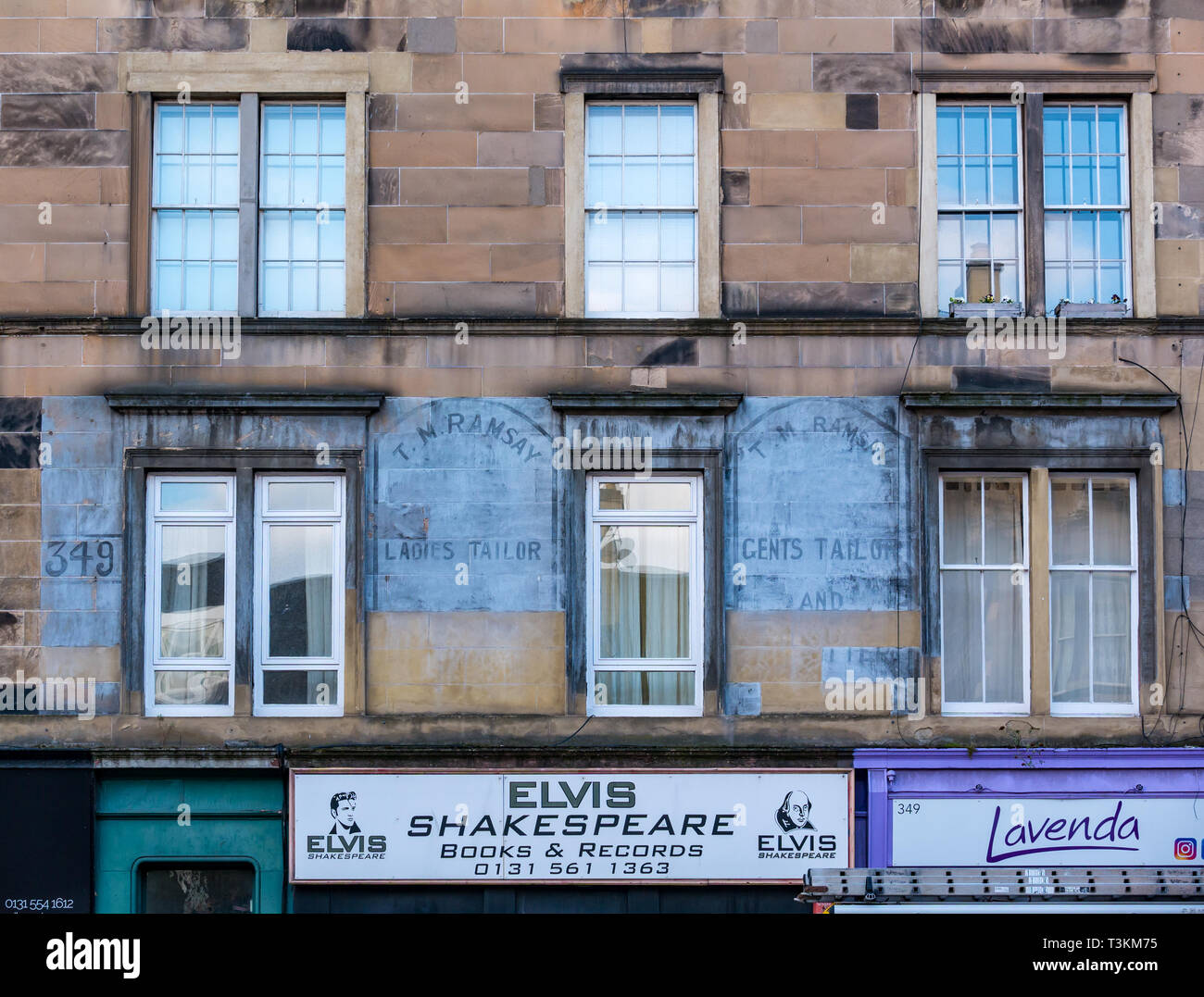 Ghost signes sur tenement buiding pour femmes et hommes tailleur, Leith Walk, Édimbourg, Écosse, Royaume-Uni Banque D'Images