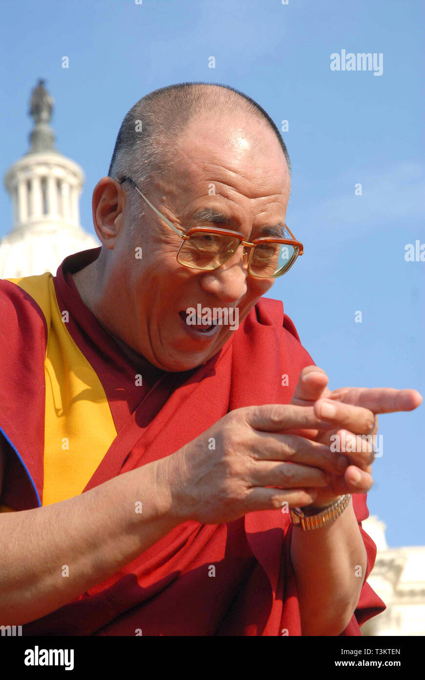 Washington DC, USA, 17 Octobre 2007 Sa Sainteté le 14e Dalia Lama du Tibet Lhamo Dondrub préside sur l'événement avant de l'ouest du Capitole. Banque D'Images