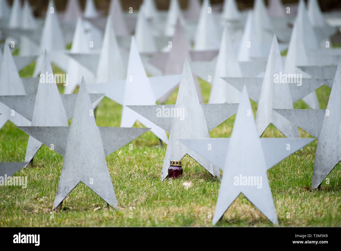 Cimetière de guerre soviétique à Gdansk, Pologne. 27 mars 2019, où quelque 4000 soldats soviétiques sont enterrés après des combats avec l'Allemagne nazie en 1945 © Wojc Banque D'Images