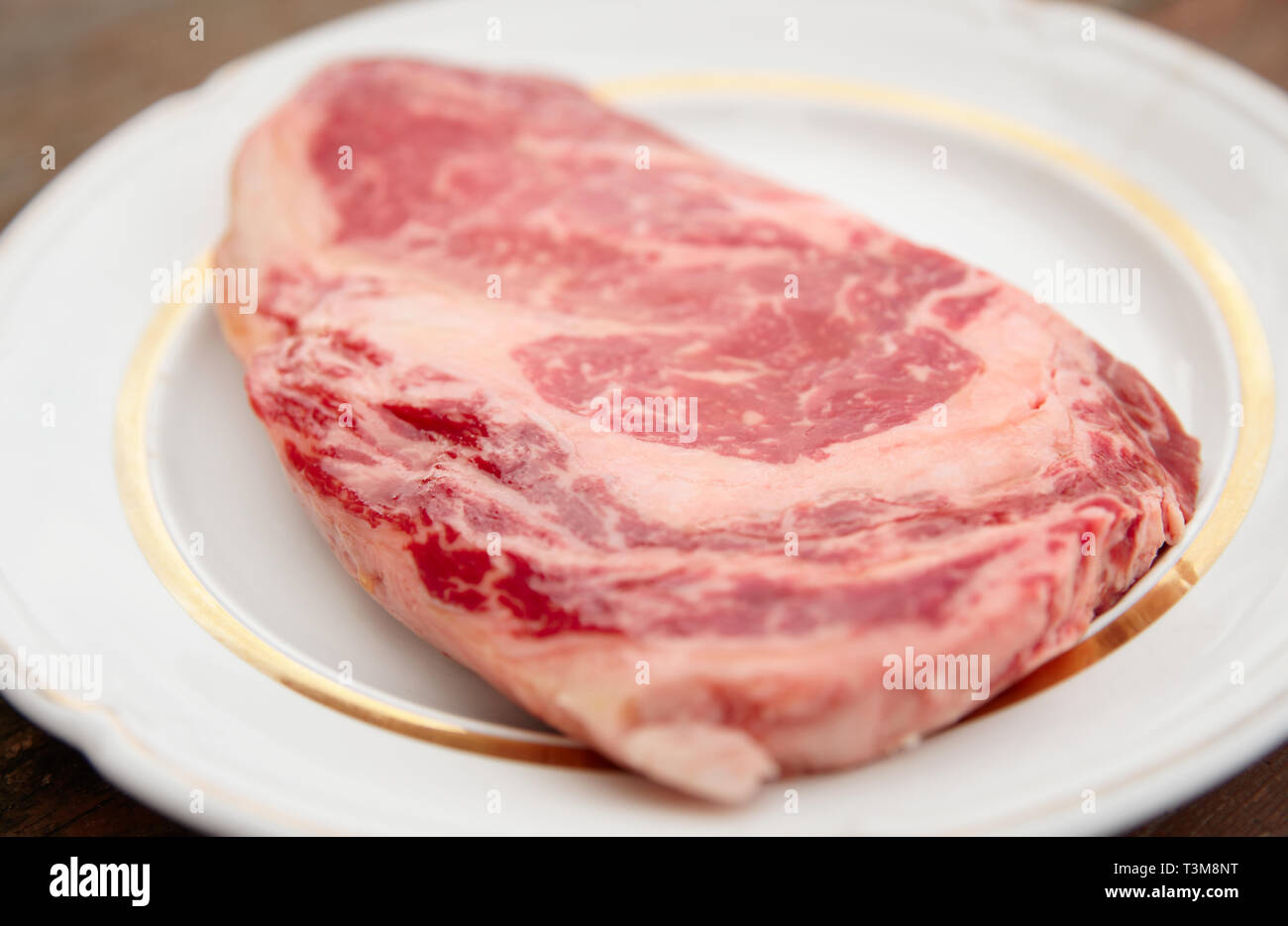 Qualité Premium Kobe Beef ribeye steak dans la plaque, close-up Banque D'Images