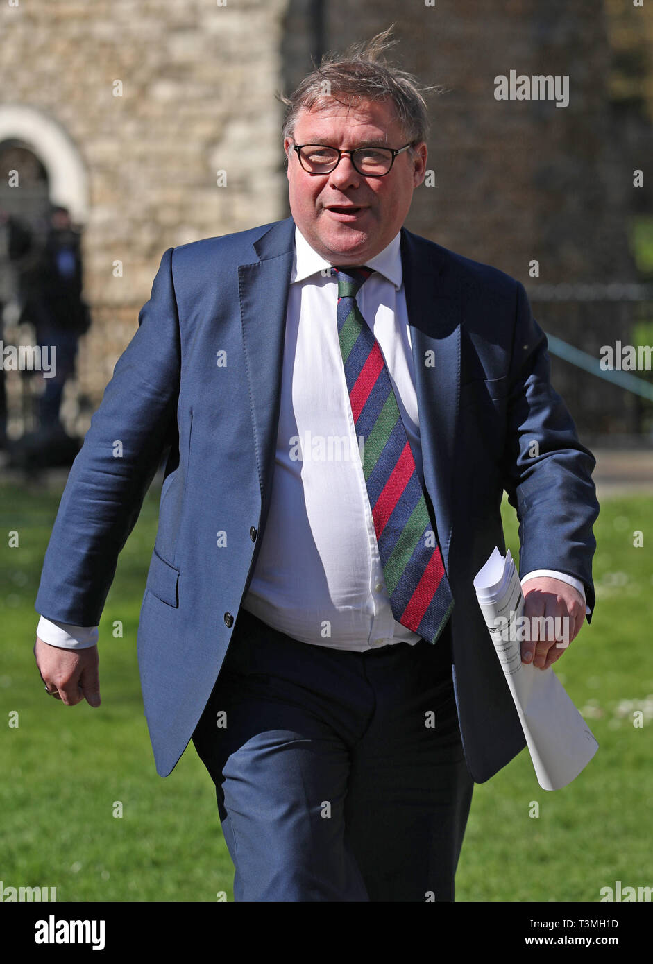 Mark Francois (à droite), député conservateur de la diffusion Rayleigh et Wickford, et le vice-président du groupe de recherche (ERG), au Collège Green à Westminster, Londres. Banque D'Images