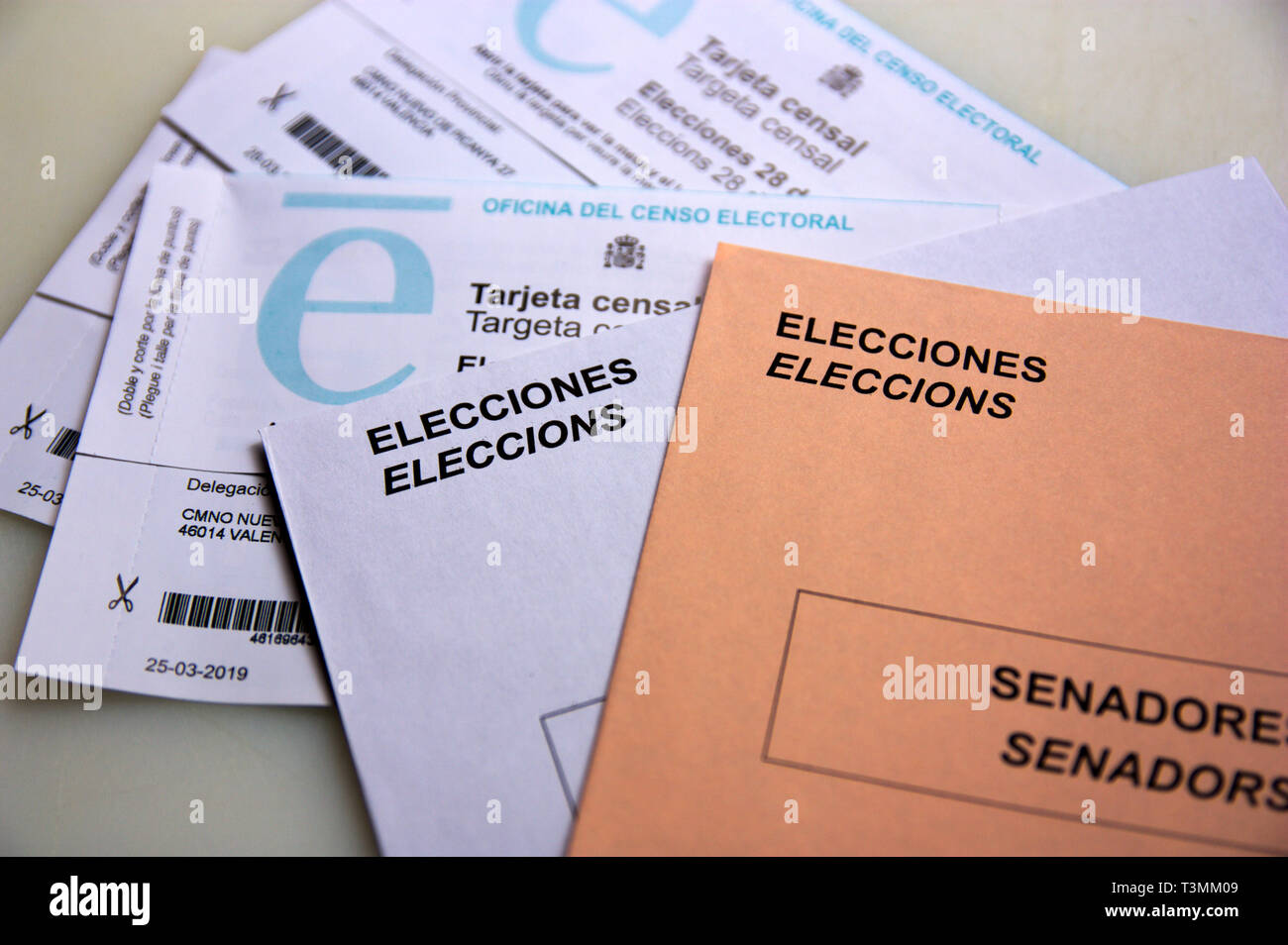 Bulletins de l'office de tourisme de le recensement électoral suivant pour les enveloppes qui servent à exercer le droit de vote lors des élections au Congrès et Sénat espagnol Banque D'Images