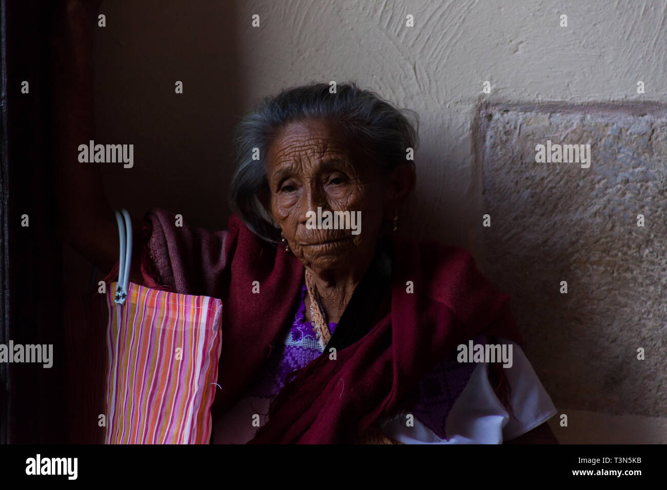 Vieille femme mendiant de près au centre-ville de Merida Yucatan Mexique Banque D'Images