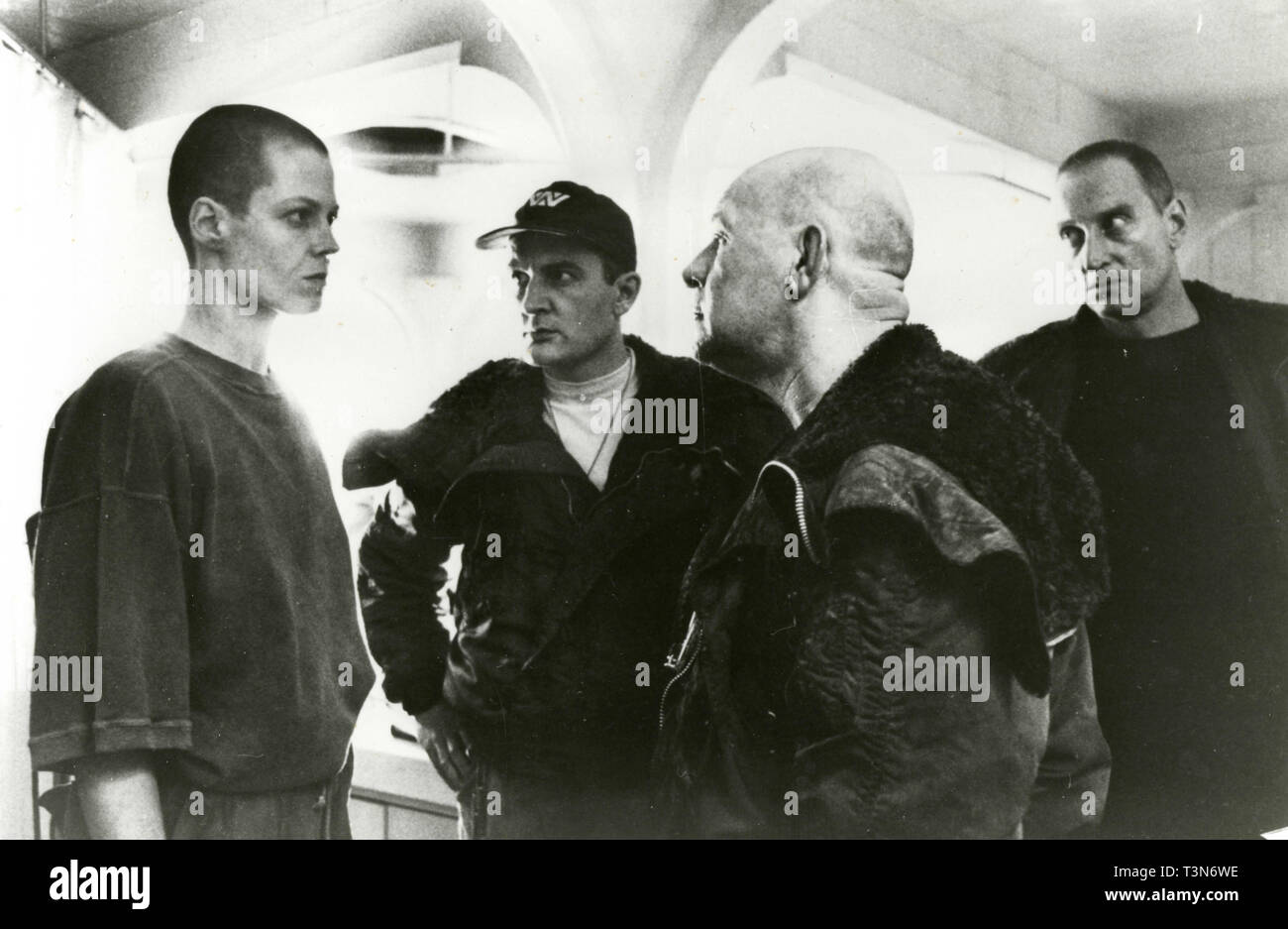 Sigourney Weaver, Brian Glover, Ralph Brown, et Charles Dance dans le film Alien 3, 1992 Banque D'Images