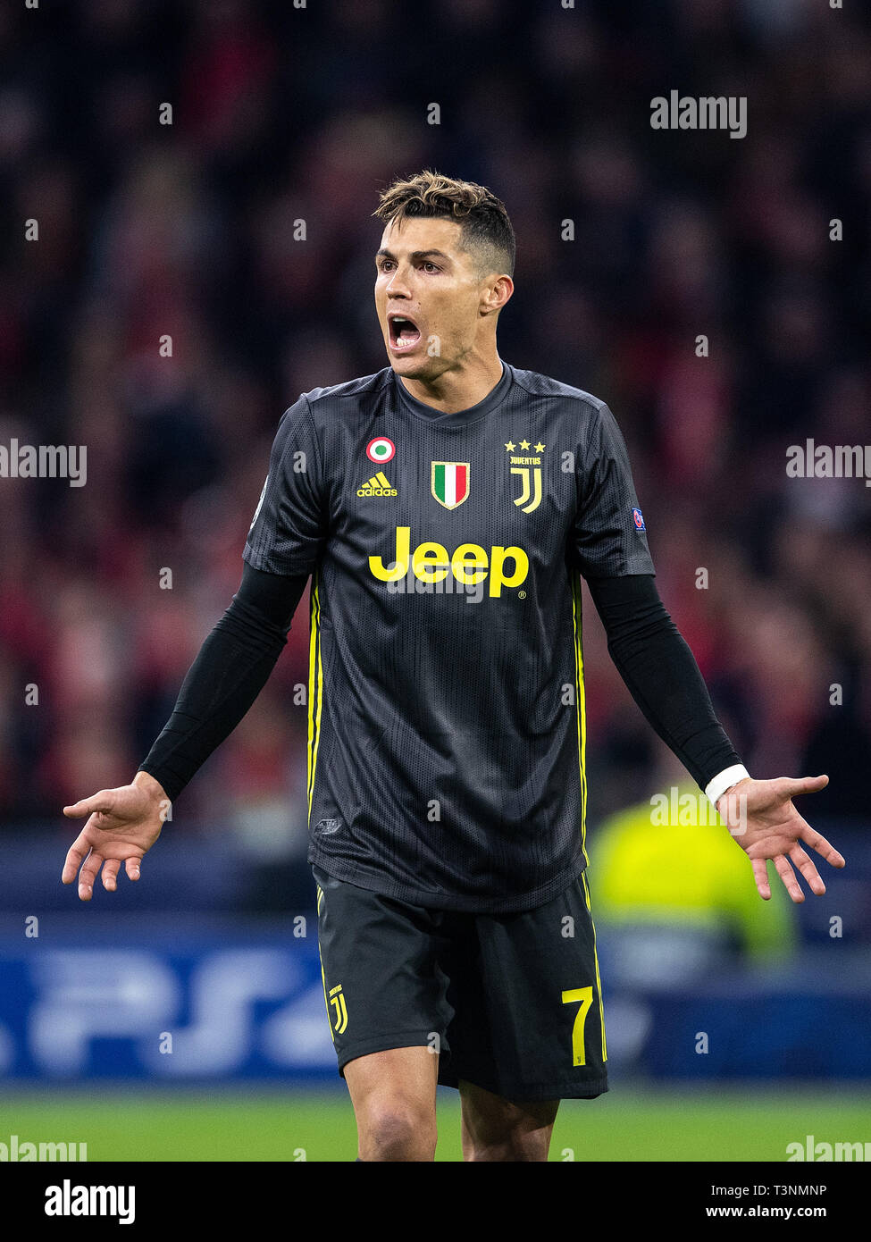 Amsterdam, Pays-Bas. 10 avr, 2019. Football : Ligue des Champions, l'Ajax d'Amsterdam - Juventus Turin, quarts, première étape dans l'arène : Johan Cruyff Turins Cristiano Ronaldo réagit pendant le match. Credit : Marius Becker/dpa/Alamy Live News Banque D'Images