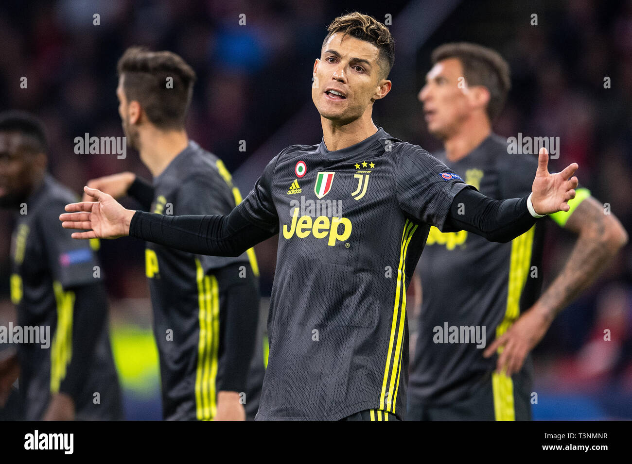 Amsterdam, Pays-Bas. 10 avr, 2019. Football : Ligue des Champions, l'Ajax d'Amsterdam - Juventus Turin, quarts, première étape dans l'arène : Johan Cruyff Turins Cristiano Ronaldo réagit pendant le match. Credit : Marius Becker/dpa/Alamy Live News Banque D'Images