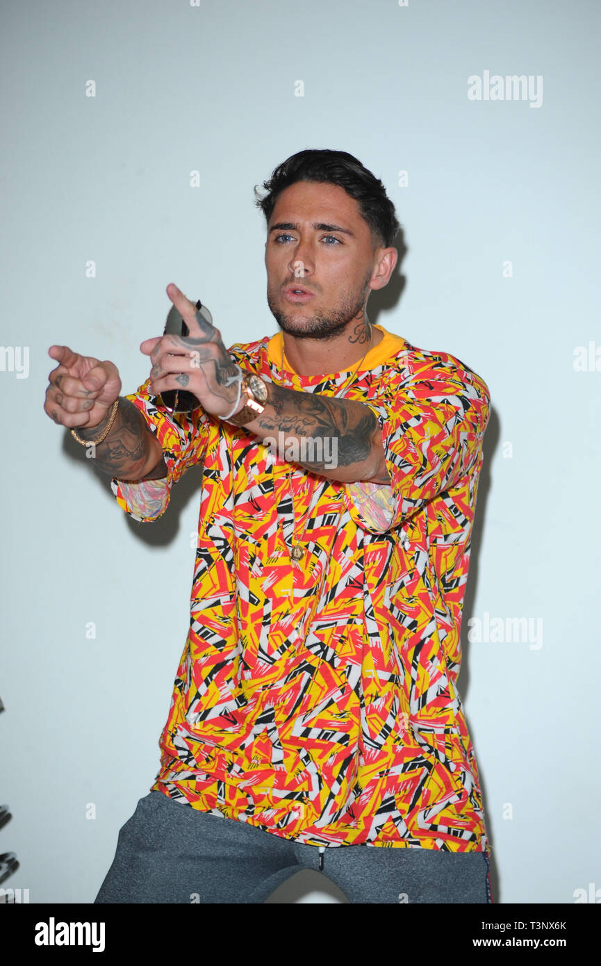 Stephen Porter vu pendant la distribution de la toute nouvelle série de MTV, le défi : La Guerre des mondes lancement presse au MTV de l'AC, de Camden à Londres. Banque D'Images