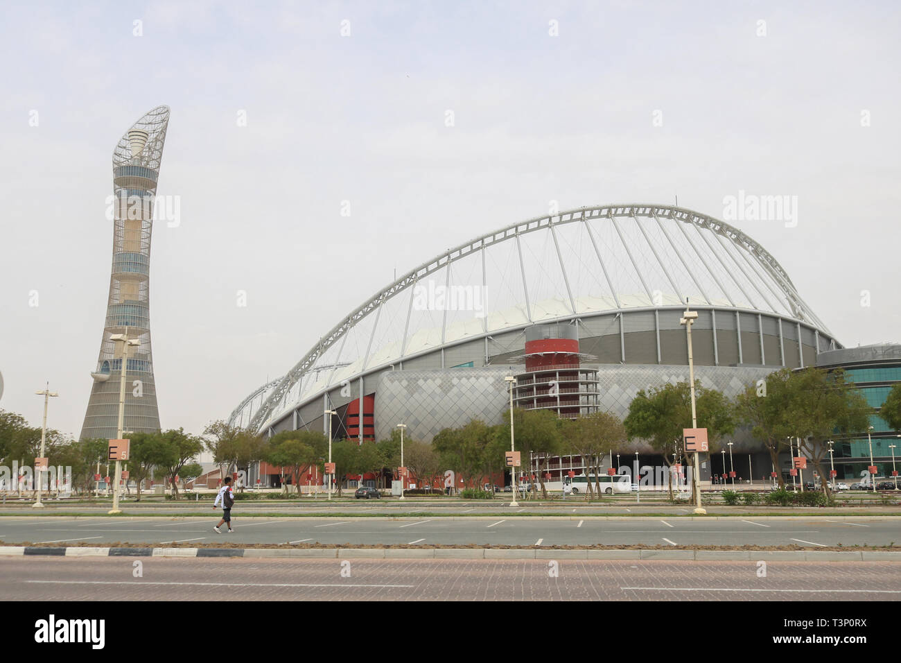 Doha, Qatar. Apr 11, 2019. Vue d'Al Khalifa International Stadium achevé en 2017, l'un des 8 lieux qui sera l'hôte de la FIFA 2022 Coupe du mot dans l'état du golfe du Qatar Crédit : amer ghazzal/Alamy Live News Banque D'Images