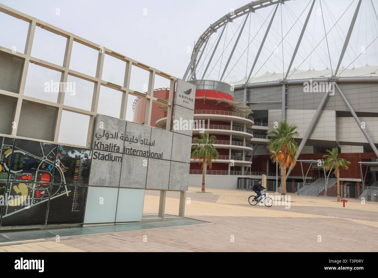 Doha, Qatar. Apr 11, 2019. Vue d'Al Khalifa International Stadium achevé en 2017, l'un des 8 lieux qui sera l'hôte de la FIFA 2022 Coupe du mot dans l'état du golfe du Qatar Crédit : amer ghazzal/Alamy Live News Banque D'Images