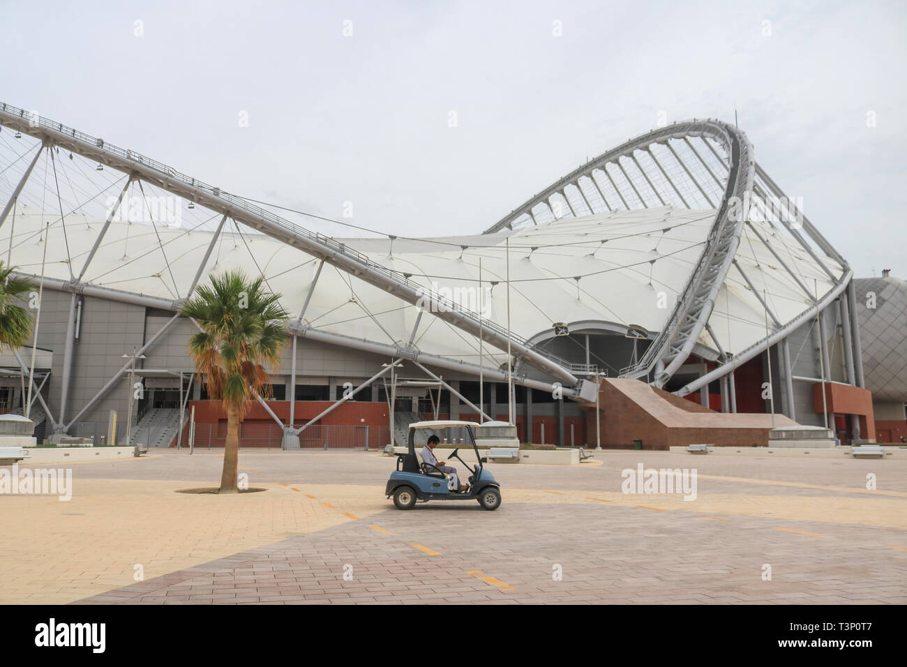 Doha, Qatar. Apr 11, 2019. Vue d'Al Khalifa International Stadium achevé en 2017, l'un des 8 lieux qui sera l'hôte de la FIFA 2022 Coupe du mot dans l'état du golfe du Qatar Crédit : amer ghazzal/Alamy Live News Banque D'Images