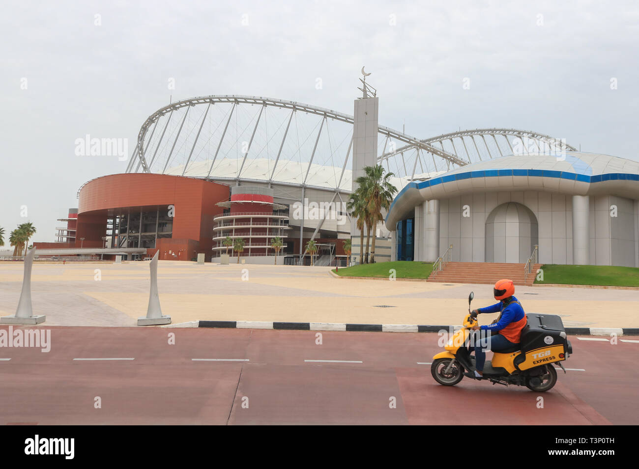 Doha, Qatar. Apr 11, 2019. Vue d'Al Khalifa International Stadium achevé en 2017, l'un des 8 lieux qui sera l'hôte de la FIFA 2022 Coupe du mot dans l'état du golfe du Qatar Crédit : amer ghazzal/Alamy Live News Banque D'Images