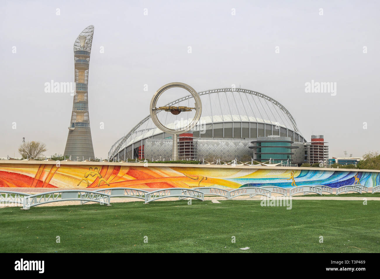 DOHA, QATAR. Apr 11, 2019. Une vue générale de la Khalifa International Stadium de Doha au Qatar, une salle de sport qui a été rénové pour la Coupe du Monde 2022 Qatar Final. Organisateurs de la Coupe du monde dire que les stades sera zéro-émission de carbone et climat contrôlé, à prendre des mesures pour réduire le rayonnement solaire et des vents chauds, et fournir des air-conditionné à créer les conditions climatiques : conditionsCredit amer ghazzal/Alamy Live News Banque D'Images