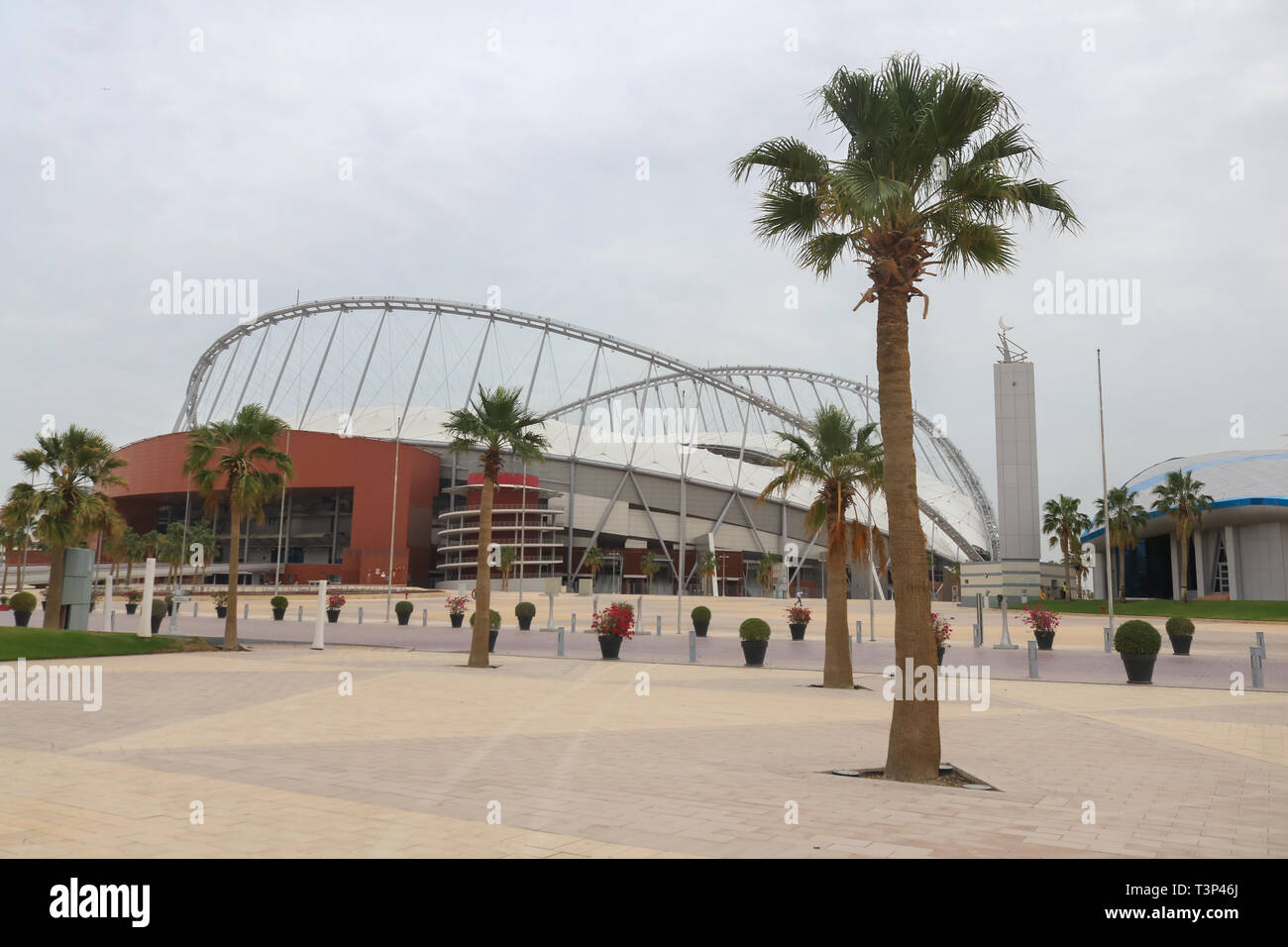 DOHA, QATAR. Apr 11, 2019. Une vue générale de la Khalifa International Stadium de Doha au Qatar, une salle de sport qui a été rénové pour la Coupe du Monde 2022 Qatar Final. Organisateurs de la Coupe du monde dire que les stades sera zéro-émission de carbone et climat contrôlé, à prendre des mesures pour réduire le rayonnement solaire et des vents chauds, et fournir des air-conditionné à créer les conditions climatiques : conditionsCredit amer ghazzal/Alamy Live News Banque D'Images