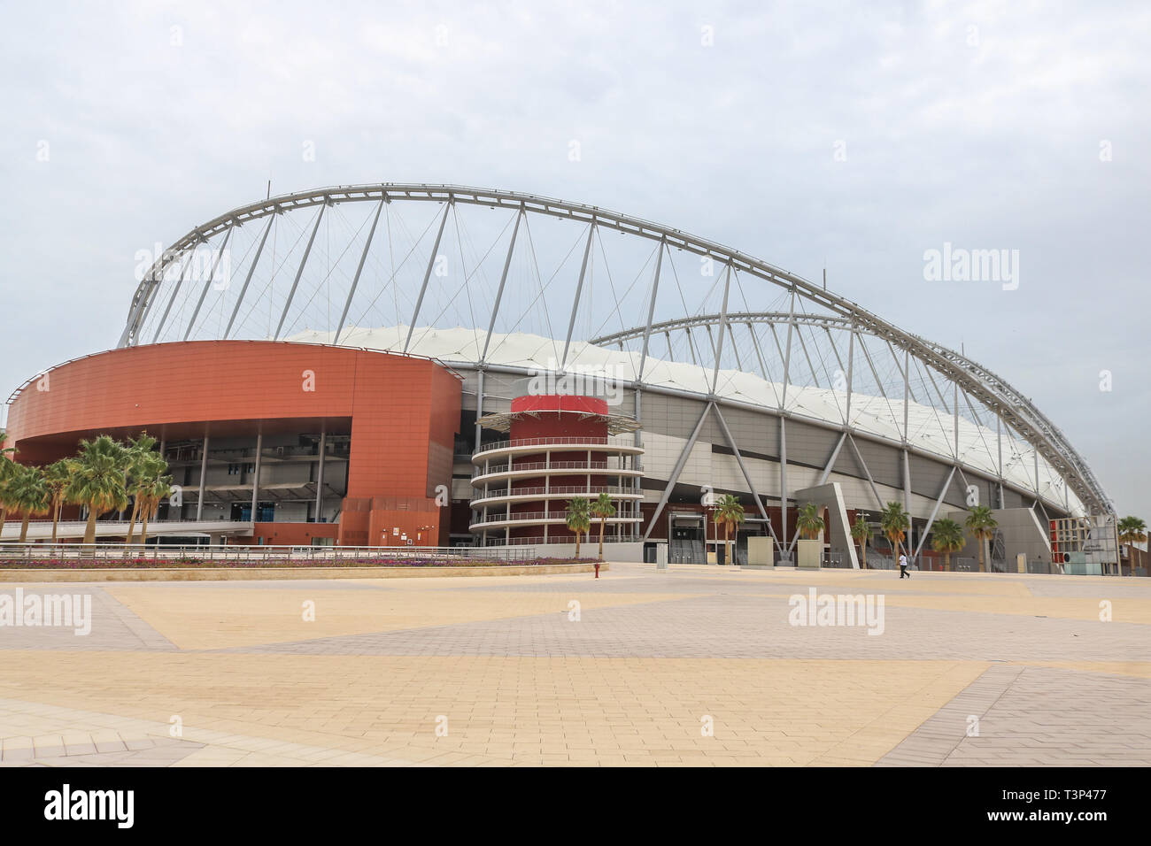 DOHA, QATAR. Apr 11, 2019. Une vue générale de la Khalifa International Stadium de Doha au Qatar, une salle de sport qui a été rénové pour la Coupe du Monde 2022 Qatar Final. Organisateurs de la Coupe du monde dire que les stades sera zéro-émission de carbone et climat contrôlé, à prendre des mesures pour réduire le rayonnement solaire et des vents chauds, et fournir des air-conditionné à créer les conditions climatiques : conditionsCredit amer ghazzal/Alamy Live News Banque D'Images