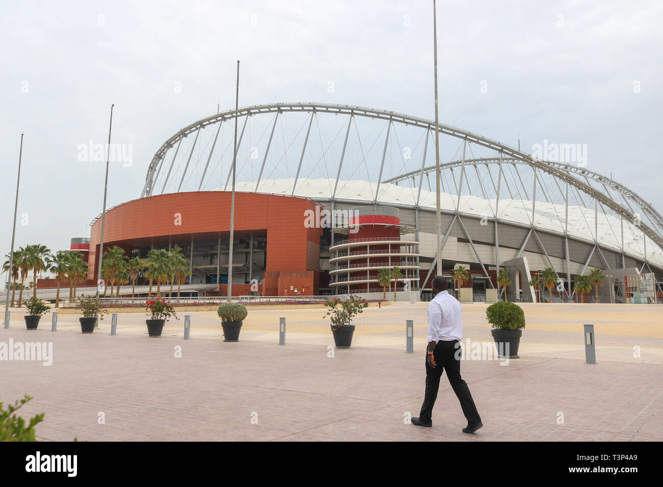 DOHA, QATAR. Apr 11, 2019. Une vue générale de la Khalifa International Stadium de Doha au Qatar, une salle de sport qui a été rénové pour la Coupe du Monde 2022 Qatar Final. Organisateurs de la Coupe du monde dire que les stades sera zéro-émission de carbone et climat contrôlé, à prendre des mesures pour réduire le rayonnement solaire et des vents chauds, et fournir des air-conditionné à créer les conditions climatiques : conditionsCredit amer ghazzal/Alamy Live News Banque D'Images