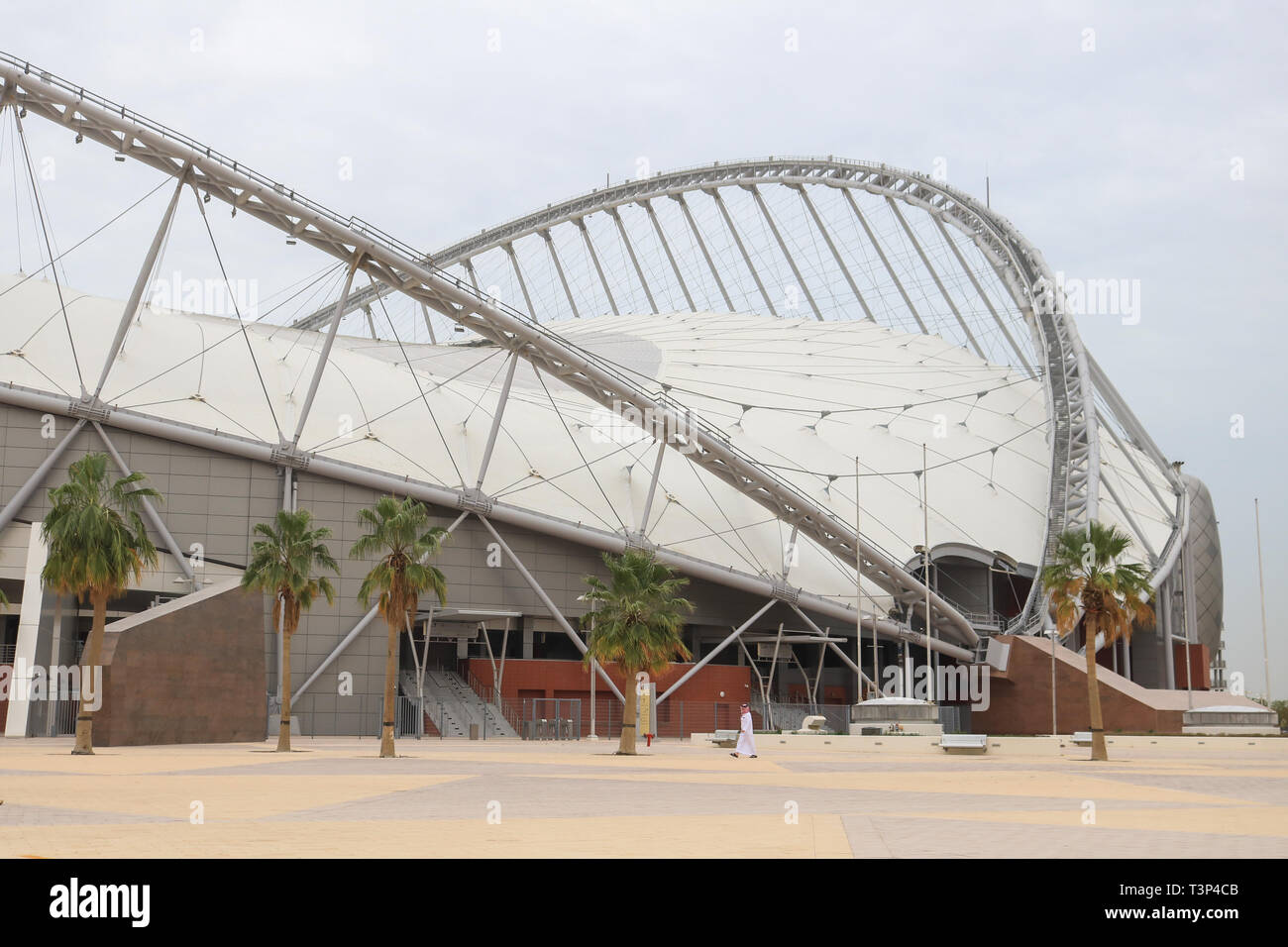 DOHA, QATAR. Apr 11, 2019. Une vue générale de la Khalifa International Stadium de Doha au Qatar, une salle de sport qui a été rénové pour la Coupe du Monde 2022 Qatar Final. Organisateurs de la Coupe du monde dire que les stades sera zéro-émission de carbone et climat contrôlé, à prendre des mesures pour réduire le rayonnement solaire et des vents chauds, et fournir des air-conditionné à créer les conditions climatiques : conditionsCredit amer ghazzal/Alamy Live News Banque D'Images