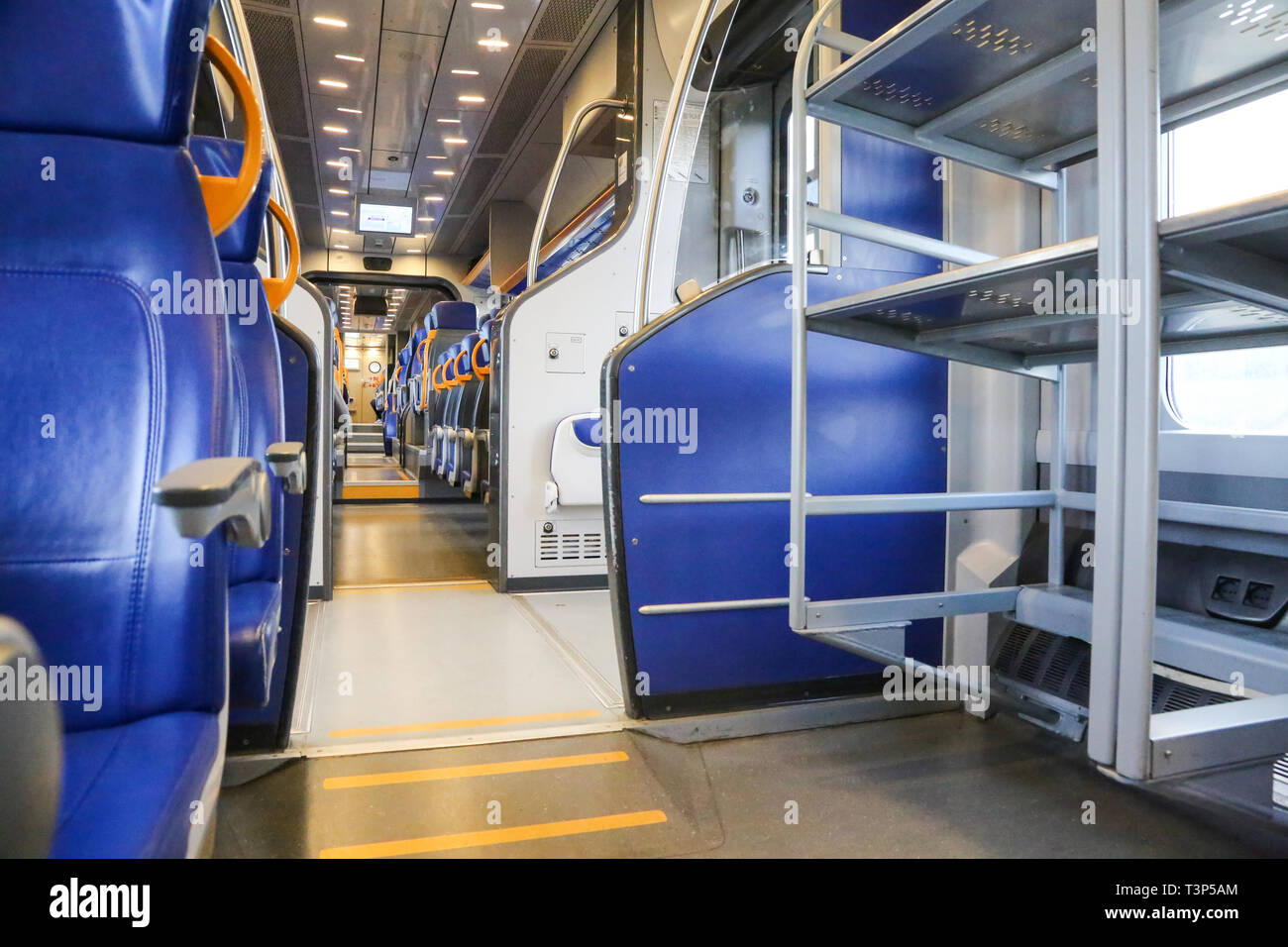 Une vue générale de la cabine sur le train Leonardo Express à partir de la gare Termini de Rome à l'aéroport Fiumicino de Rome Banque D'Images