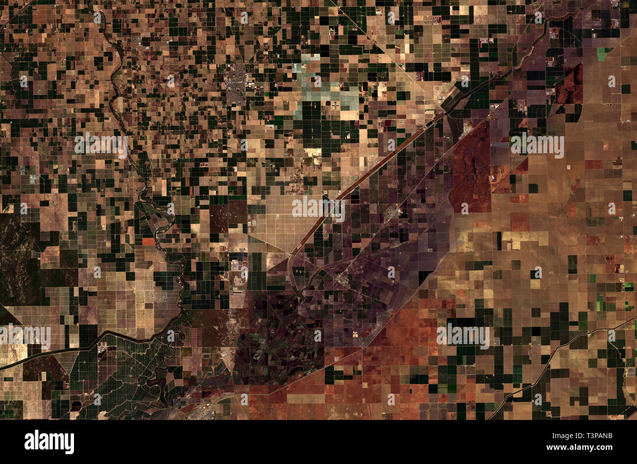 La vie agricole dans la vallée de San Joaquin en Californie vue de l'espace - contient des données Sentinel Copernicus modifiés (2019) Banque D'Images