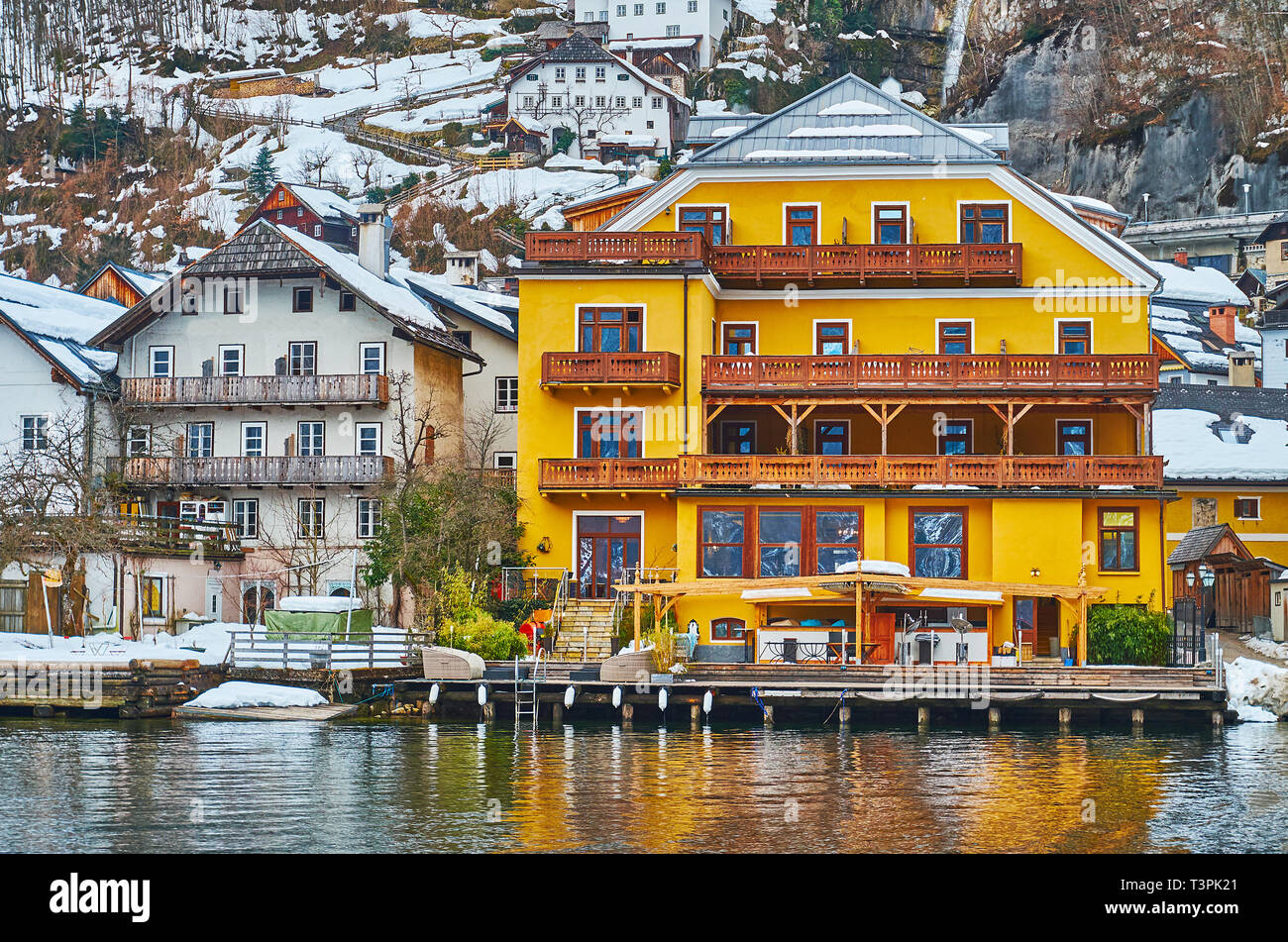 L'occupation touristique pittoresque hôtels, édifices traditionnels, situé dans le quartier de lakeside et visages Hallstatter voir (lac), Hallstatt, Salzkammergut Banque D'Images