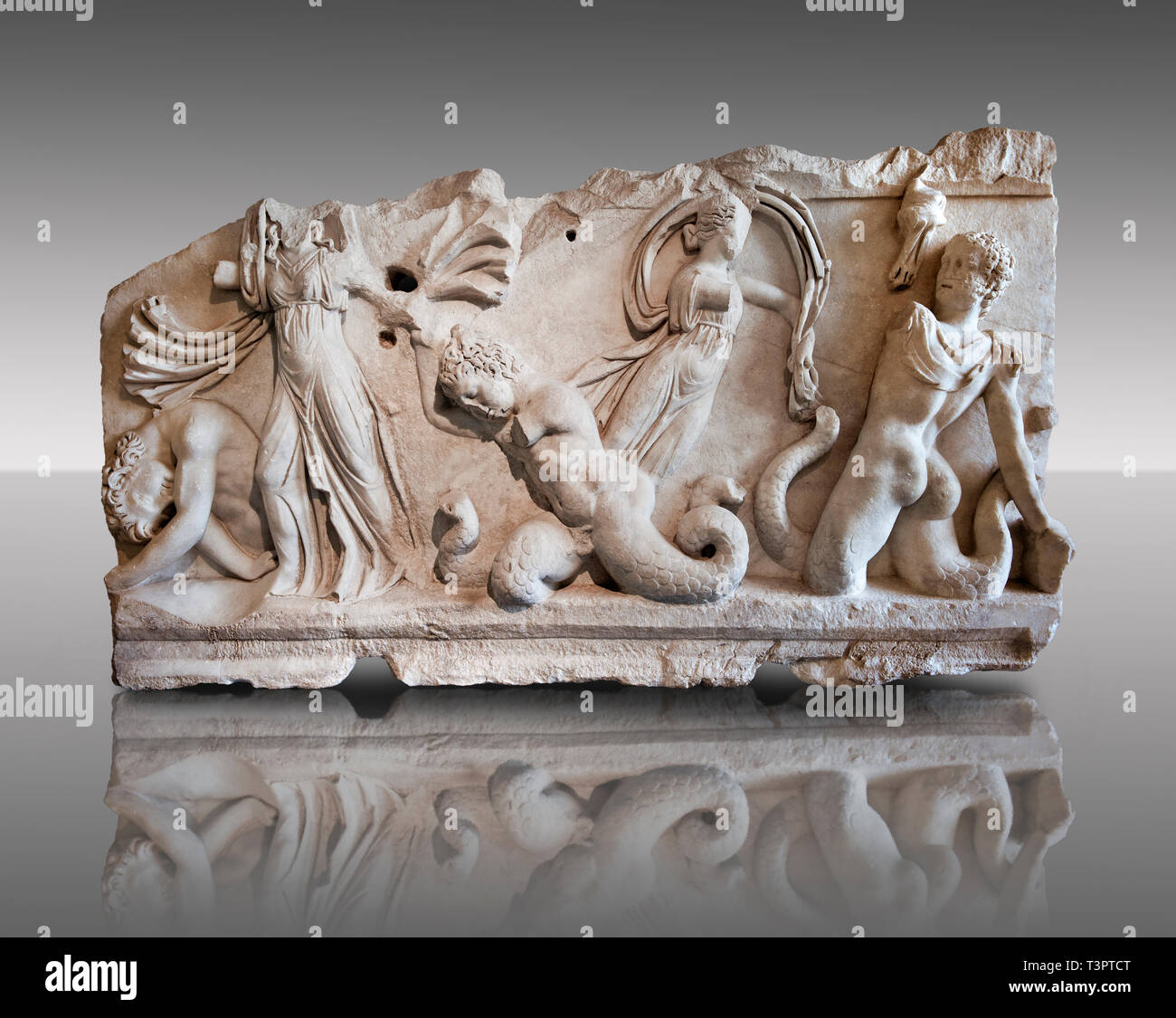 2e 100. Relief représentant romain annonce Gigantomachy, la bataille entre les dieux et les géants. D'Aphrodisias (Geyne, Ayden), Turquie. Istanbu Banque D'Images