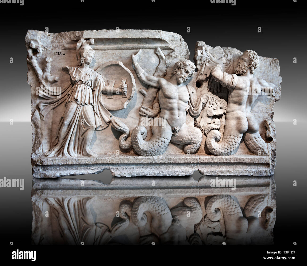 2e 100. Relief romain ad illustrant la lutte d'Athéna (la déesse de la sagesse, d'habileté et de lutte contre la guerre) Gigantes ( Giants) . À partir de Banque D'Images