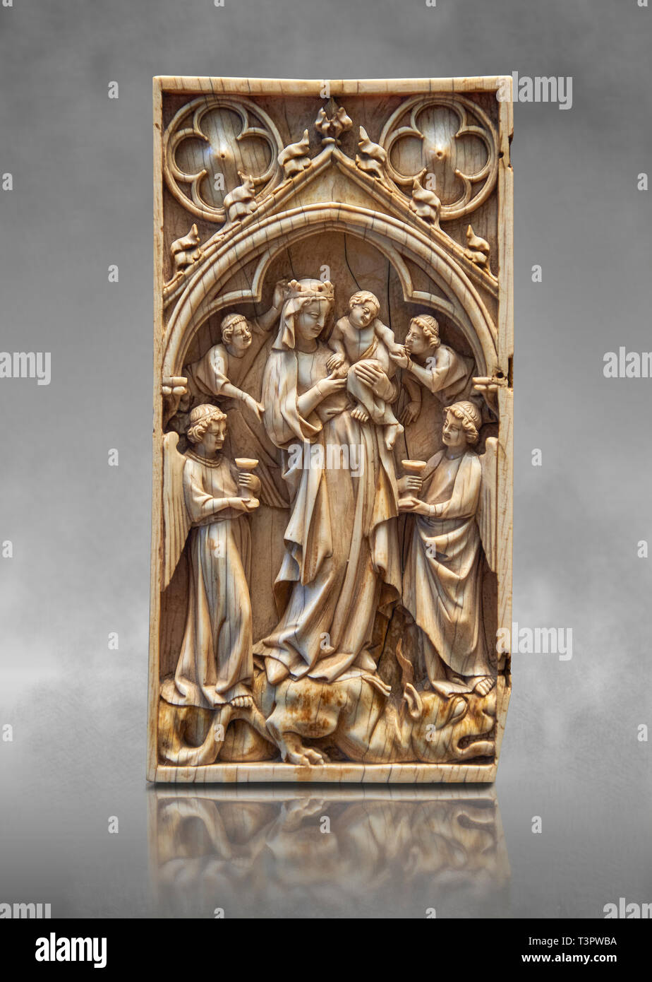 Gothique médiévale diptyque en ivoire représentant la Vierge et l'enfant, réalisé à Paris dans le premier quart du 14ème siècle. inv 11097, Musée du Louvre, Banque D'Images