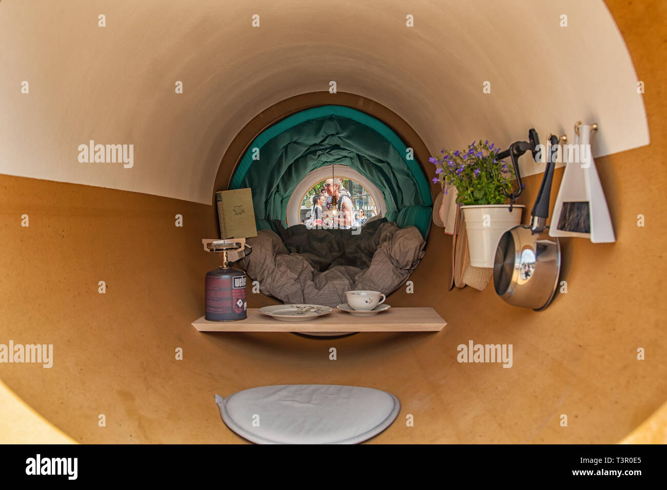 Kassel, Allemagne - 15 juin 2017 : à l'occasion de la 'Documenta' à Kassel érigé pour servir de tubes d'espace de vie. Banque D'Images