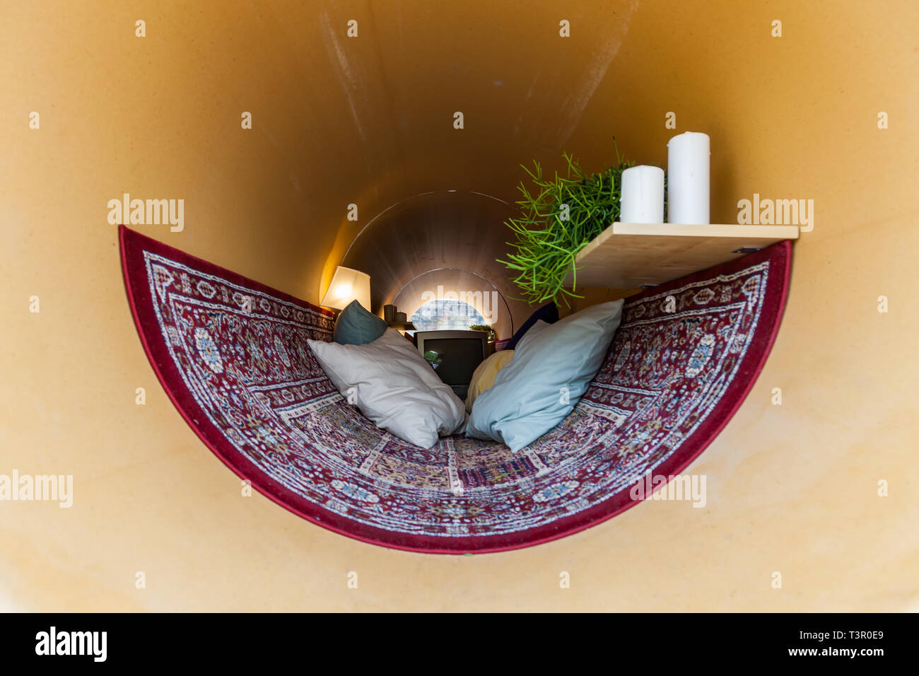 Kassel, Allemagne - 15 juin 2017 : à l'occasion de la 'Documenta' à Kassel érigé pour servir de tubes d'espace de vie. Banque D'Images