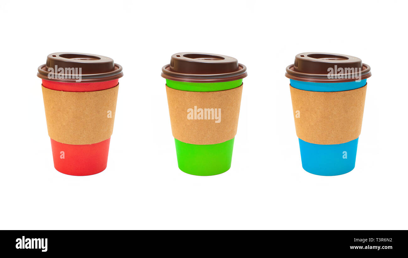 Ensemble de différentes couleurs de tasses à café en carton vierge et isolé sur un fond blanc. Banque D'Images Ensemble de différentes couleurs de tasses à café en carton vierge et isolé sur un fond blanc. Banque D'Images