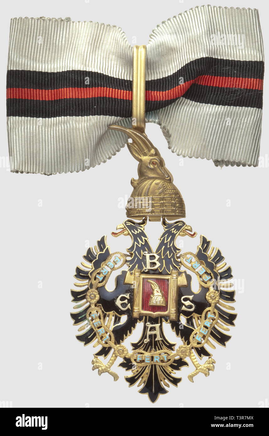 Ordre de la Fidélité, commandeur, en vermeil, poinconné, fabr. "E. Gardino-Roma', avec cravatte, diamètre 86 mm. Créé par le roi Zog, le 22 janvier 1926, Troisième monarchie (1939-1943), protectorat italien du règne de Victor Emmanuel III, Additional-Rights Clearance-Info-Not-Available- Banque D'Images