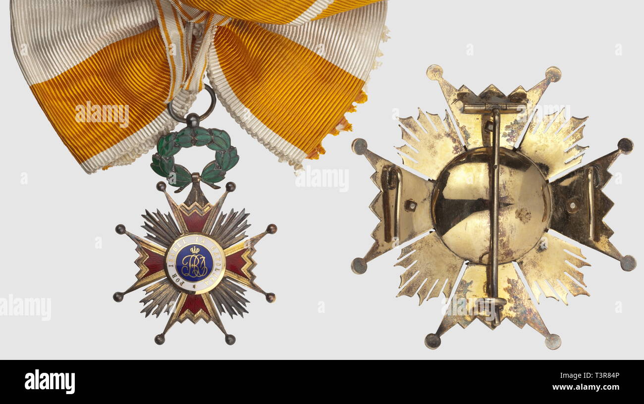 Ordre d'Isabelle la Catholique, ensemble de grand croix, plaque en vermeil,  poinconnée, diamètre 85mm, bijou en argent et or, dimensions 64 x 48 mm, et  écharpe, dans son coffret de la maison '