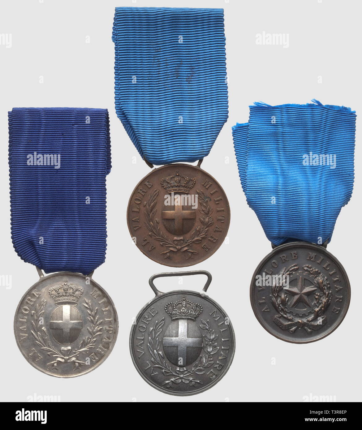 Médaille de la valeur militaire, 'Al Valore Militare', non signée, fabr. privée, 1 argent, 2 bronze, 1 en Additional-Rights Clearance-Info-zamak,-Not-Available Banque D'Images