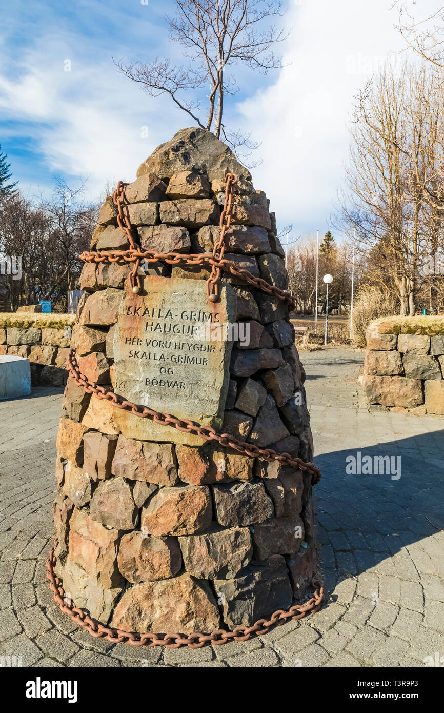 Statue de Saga à Borgarnes le long fjord Borgarfjörður dans le sud-ouest de l'Islande Banque D'Images