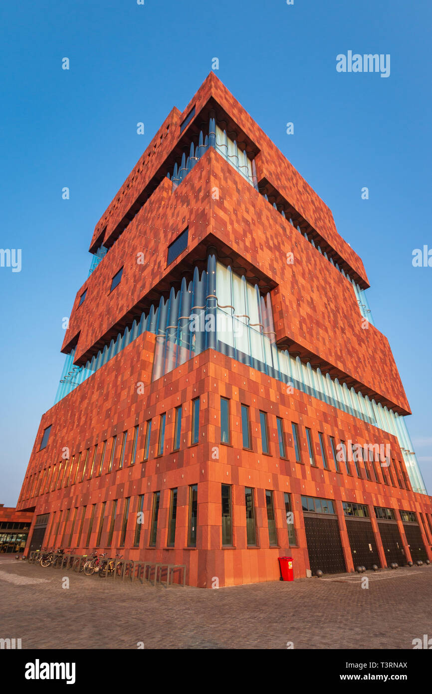 Anvers, Belgique - le 9 juin 2018 : Le musée MAS, Museum aan de Stroom, le long de l'Escaut à Anvers, en Belgique sur une soirée ensoleillée Banque D'Images