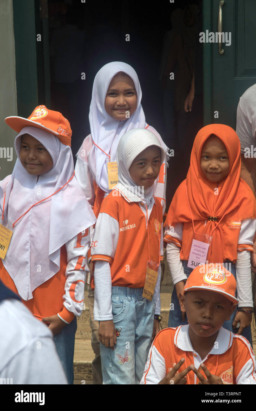 Les écoliers indonésiens sur une journée dans le centre de Jakarta Banque D'Images