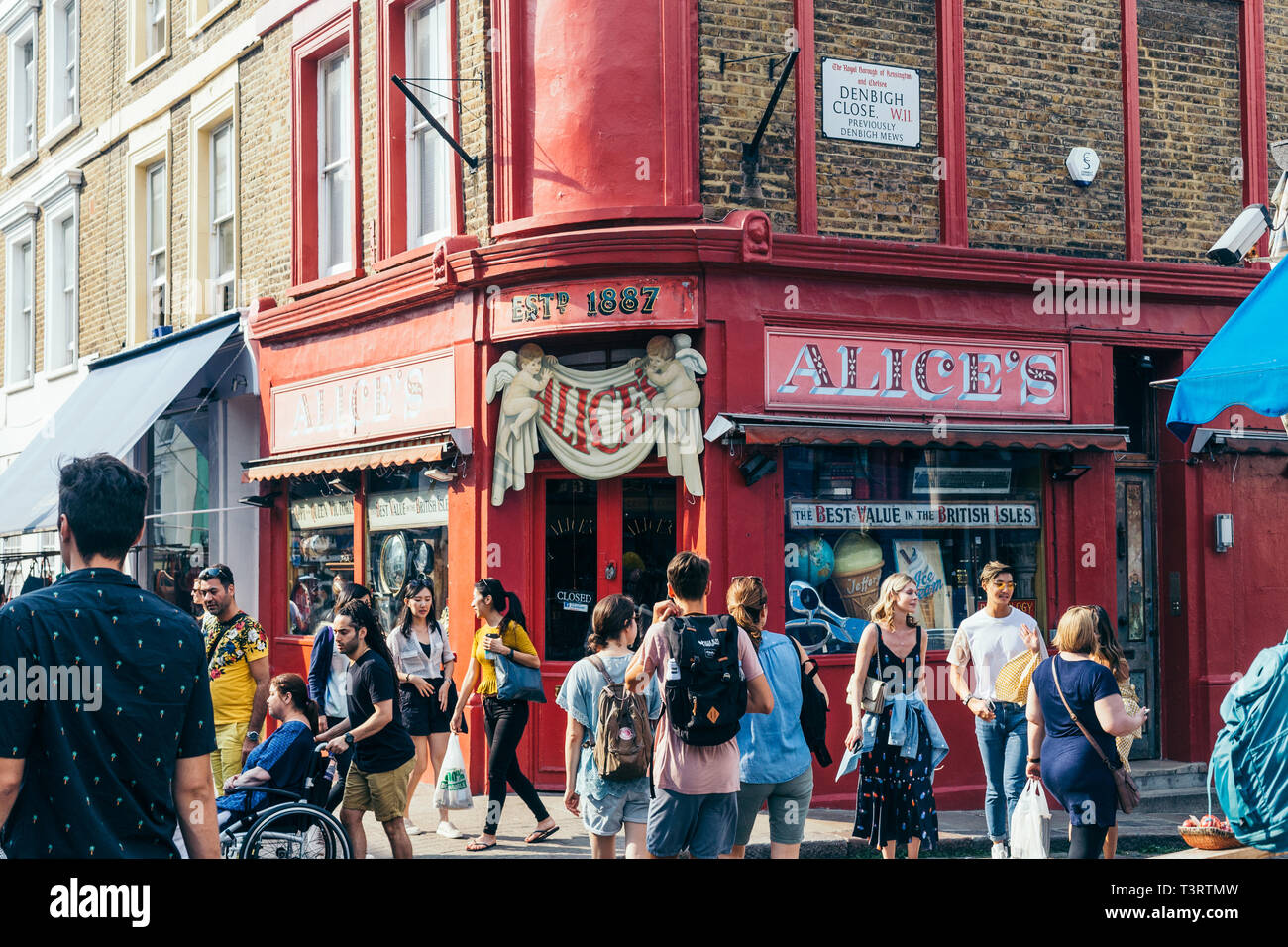 Londres/UK - 21 juillet 2018 : l'Alice's Antique Shop sur Portobello Road à Notting Hill, Londres, Royaume-Uni Banque D'Images
