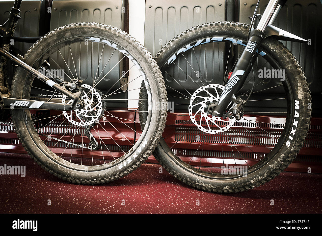 E-roue de vélo de montagne détail Banque D'Images