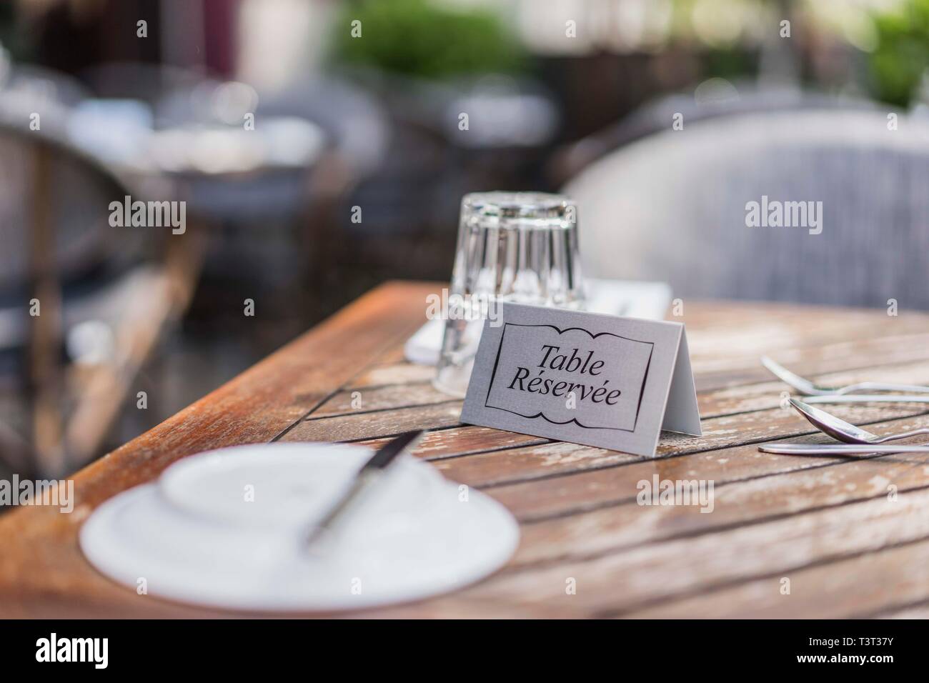 Reserved restaurant table Banque de photographies et d’images à haute ...