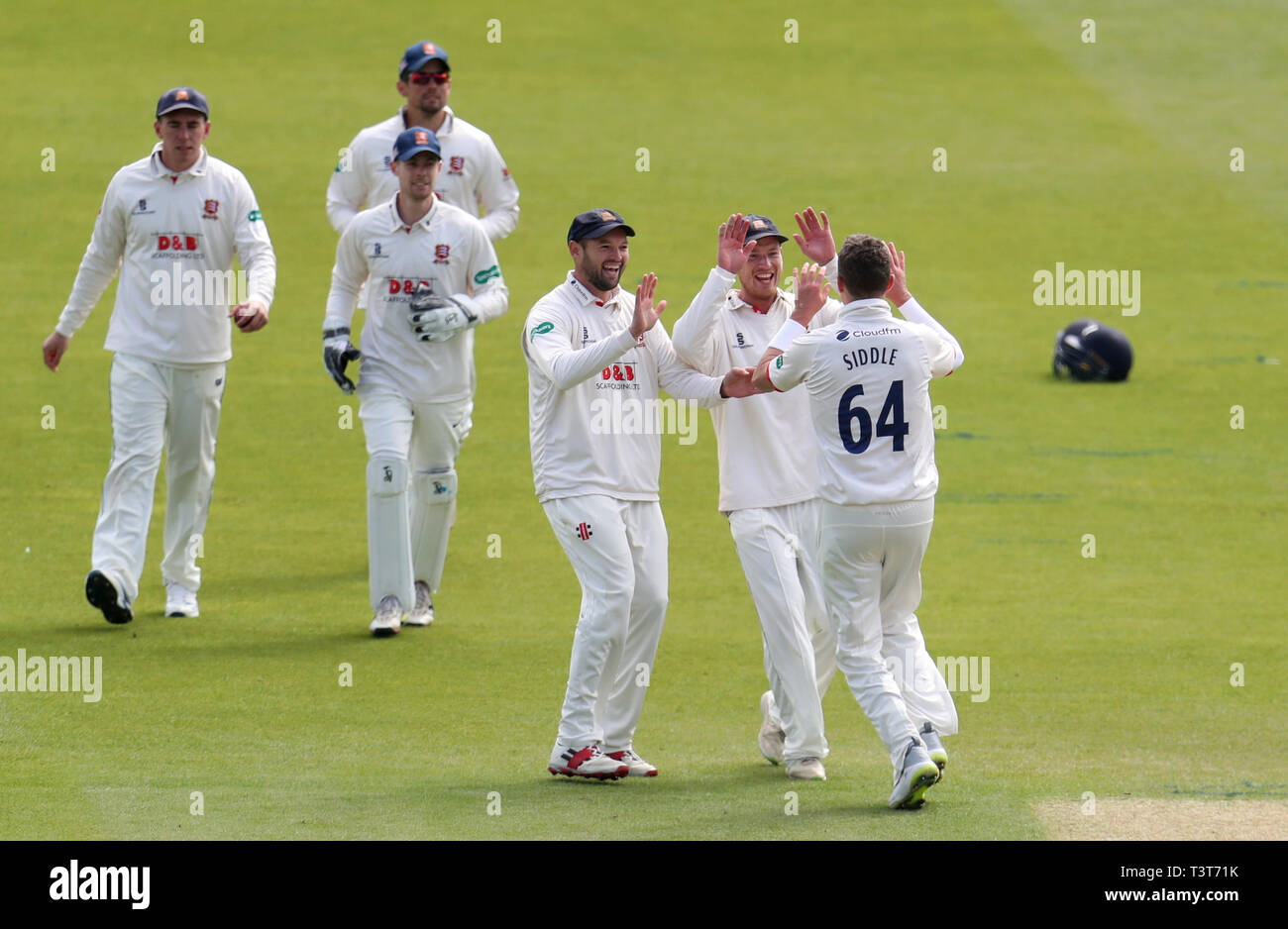 Essex célébrer après Dan Lawrence les captures de Surrey's Ollie Le Pape au cours de la première journée du championnat Division Specsavers County, un match à l'Ovale de Kia, Londres. Banque D'Images