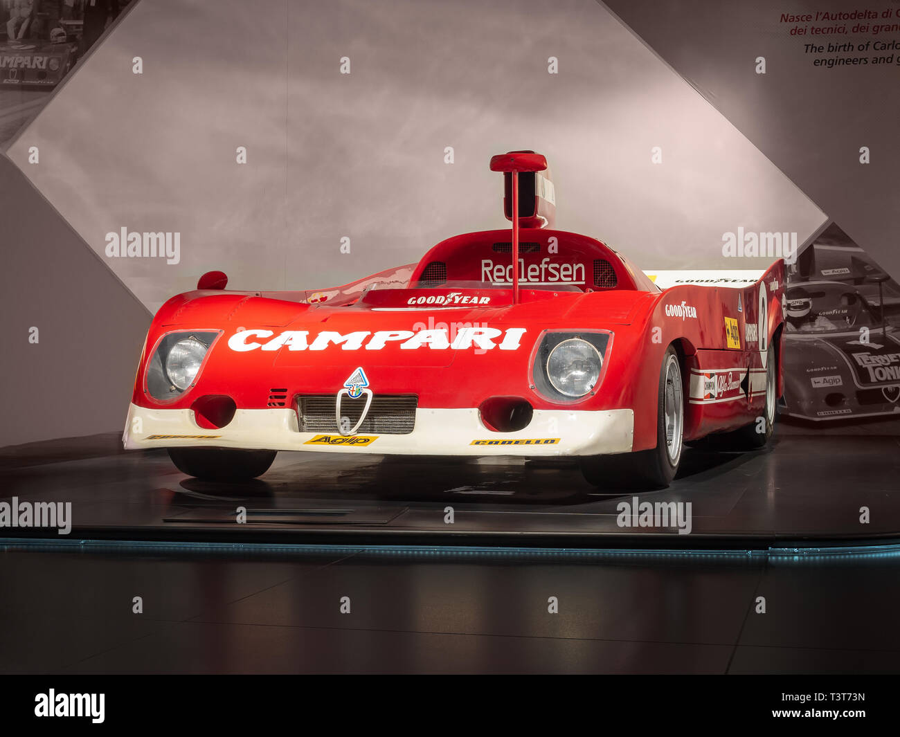 ARESE, ITALIE - 13 février 2019 : 1975 Alfa Romeo TIPO 33 TT 12 dans l'Alfa Romeo Museum (Museo Storico Alfa Romeo) Banque D'Images