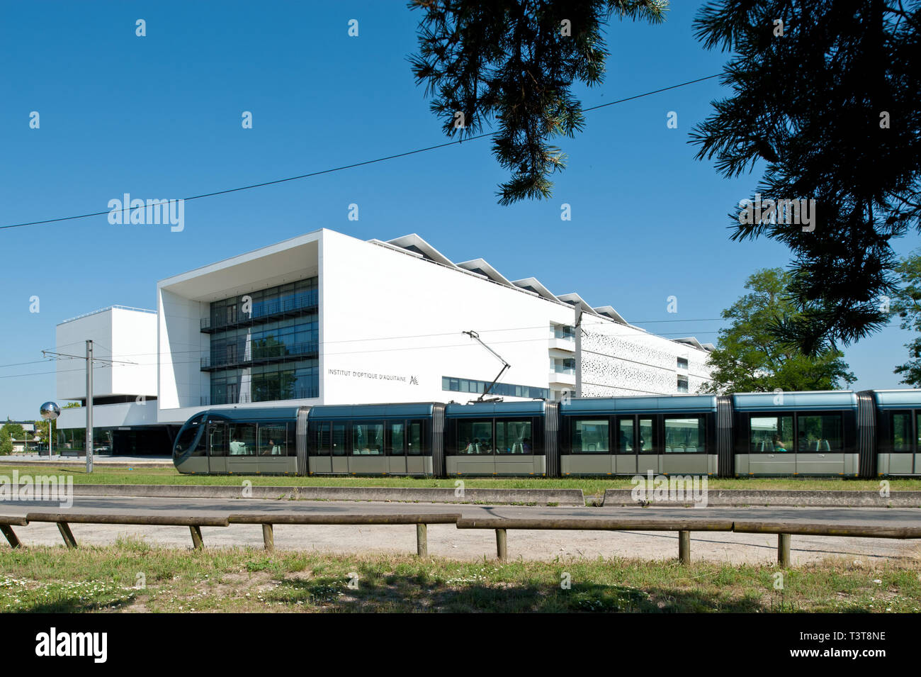 Construction de l'Institut d'Optique bâtiment a été initiée par la région Aquitaine. En plus des espaces d'enseignement et de recherche, le bâtiment maison Banque D'Images