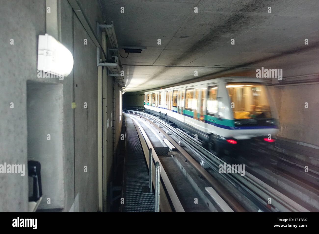 Rennes, VAL-Metro Station im Tunnel, Henry Fréville - Rennes, VAL-Metro Station en Tunnel, Henry Fréville Banque D'Images