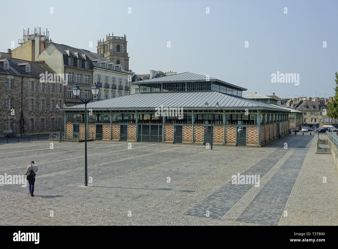 Les Halles Martenot ist eine Reihe von zwei Hallen am Place des Lices à Rennes . Sie wurden von dem Architekten Jean-Baptiste Martenot 1870 gebaut onu Banque D'Images