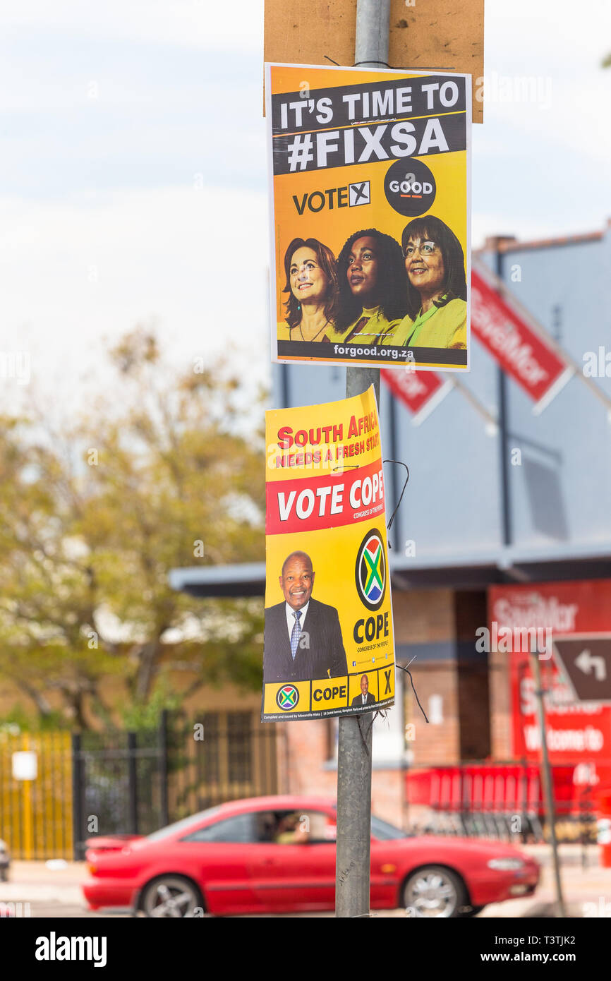 Des affiches électorales pour l'Afrique du Sud 8 mai 2019 sur un poteau, dans les rues de la ville Banque D'Images