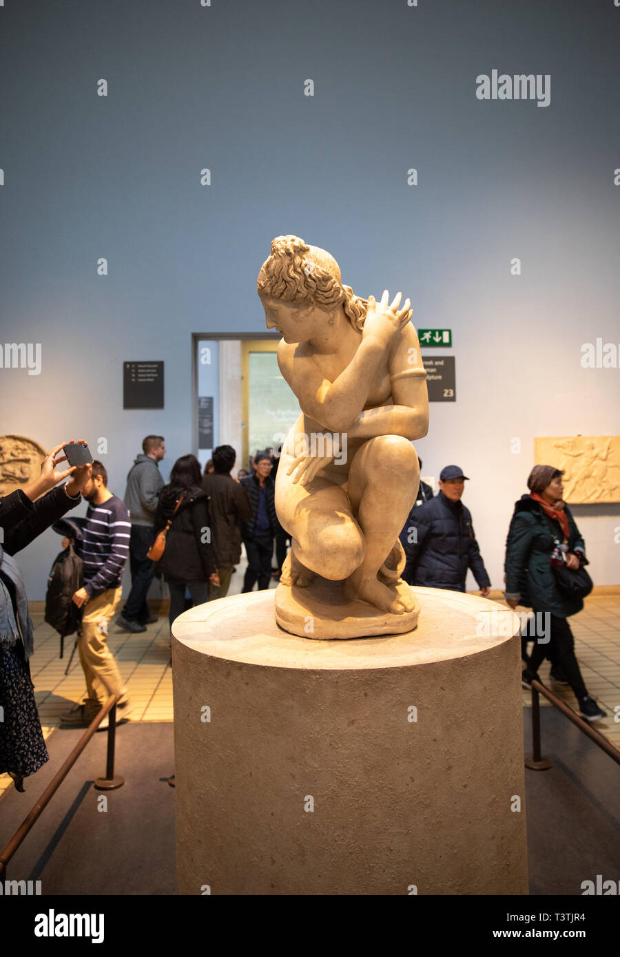 Vénus accroupie statue au British Museum Banque D'Images